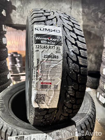 Kumho WinterCraft Ice Wi32 225/45 R17 94T