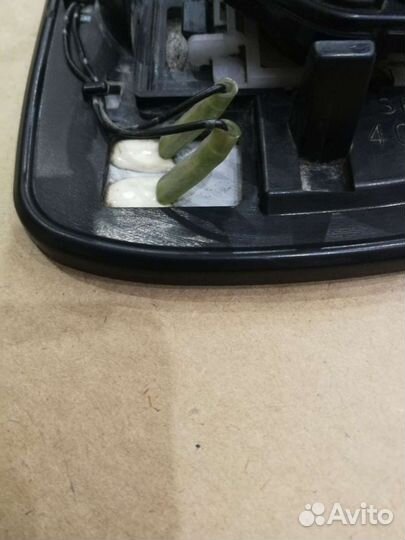 Зеркальный элемент правый 7632A224 с подогревом