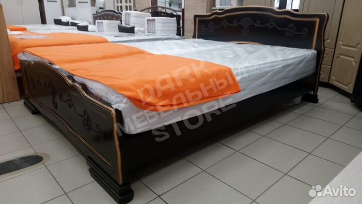 Кровать массив