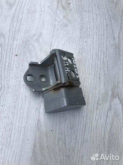 Крепление двери Рено Меган 2