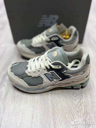 Кроссовки New Balance 2002R LUX