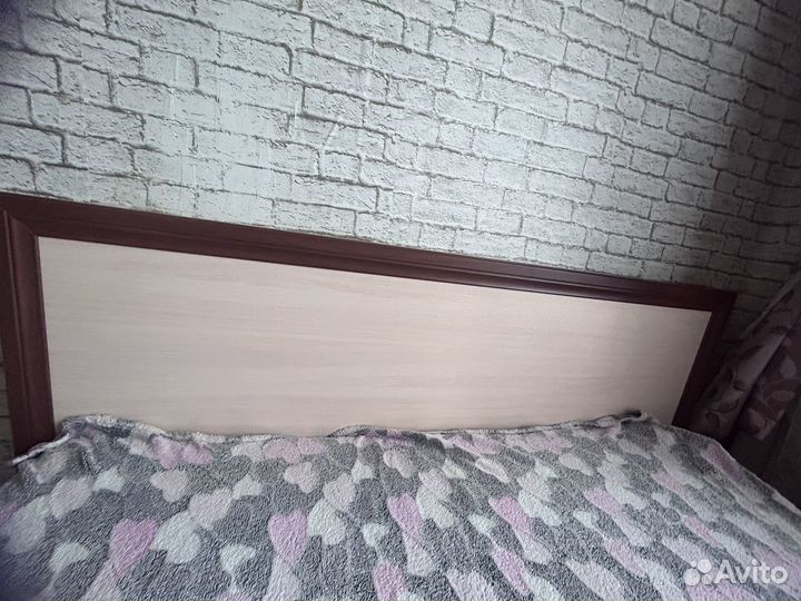 Кровать с тумбочкой