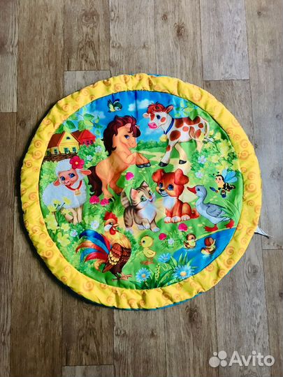 Детский развивающий коврик с дугами и игрушками