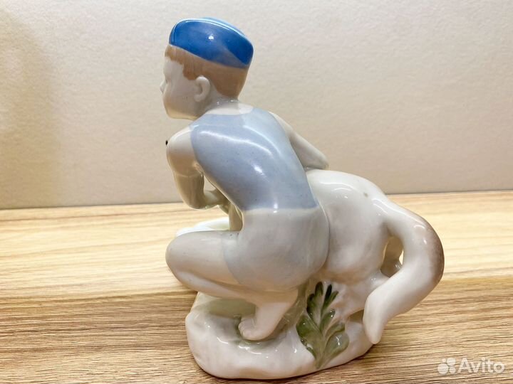 Статуэтка юный пограничник с собакой лфз