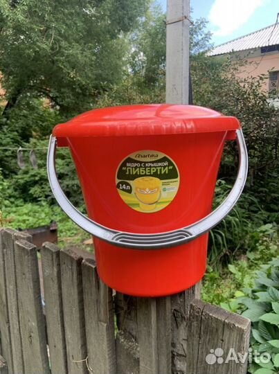 Ведро пластиковое с крышкой