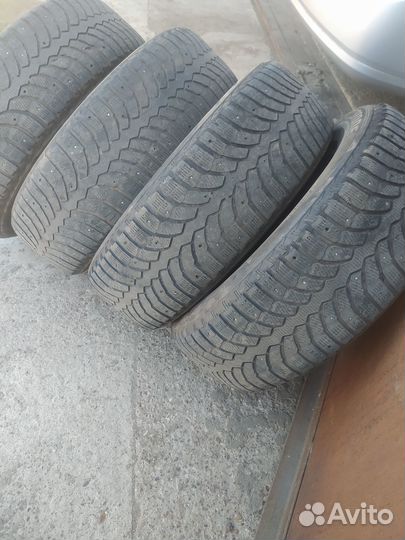 Bridgestone Blizzak Spike-01 235/65 R17