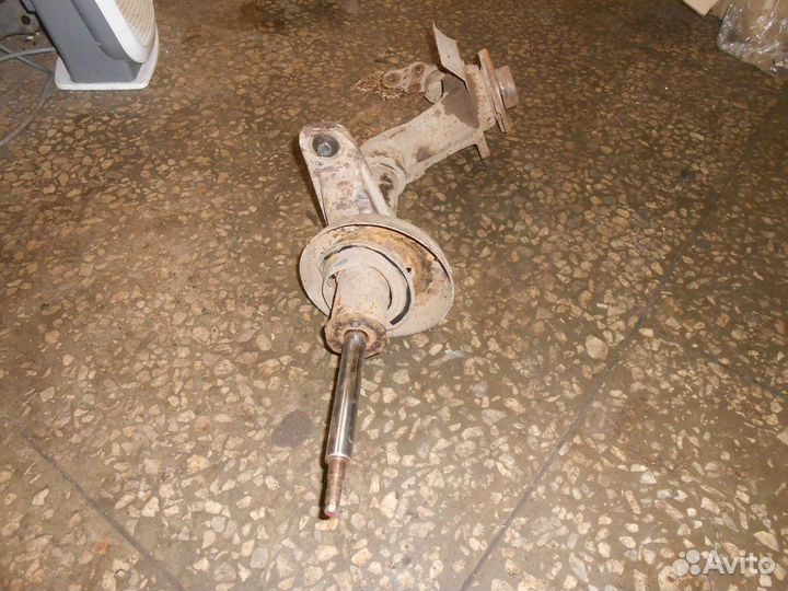 Кулак поворотный передний левый (Daewoo Nexia)