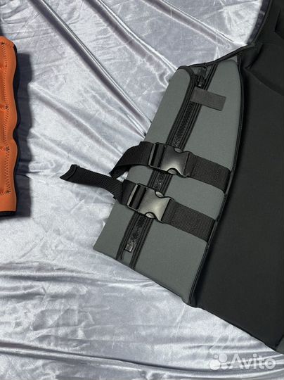 Спасательные жилеты мужские женские новые