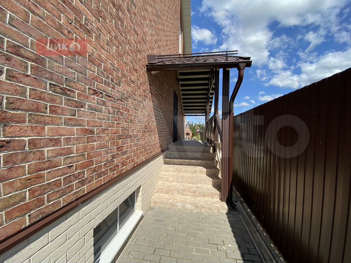 Коттедж 485,2 м² на участке 8,9 сот.