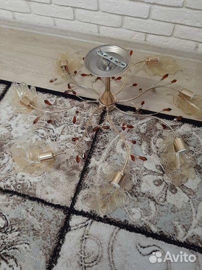 Продам Люстру 8ми рожковую
