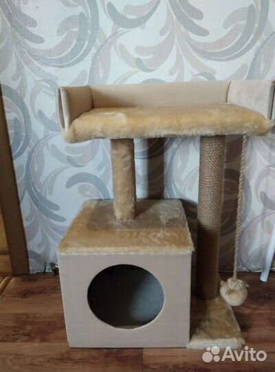 Кошачий домик с когтеточкой