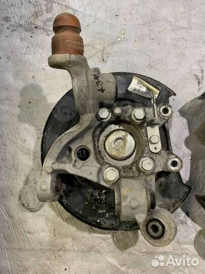 Кулак задний левый Volvo S60