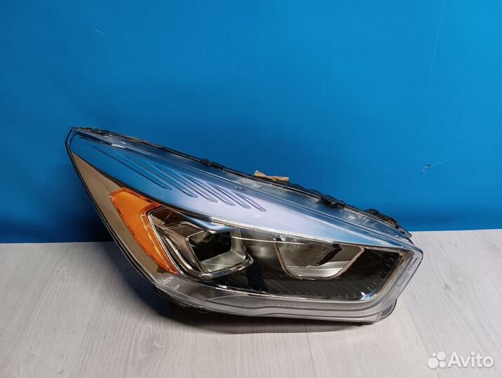 Фара правая Ford Kuga 2 цбс 2012