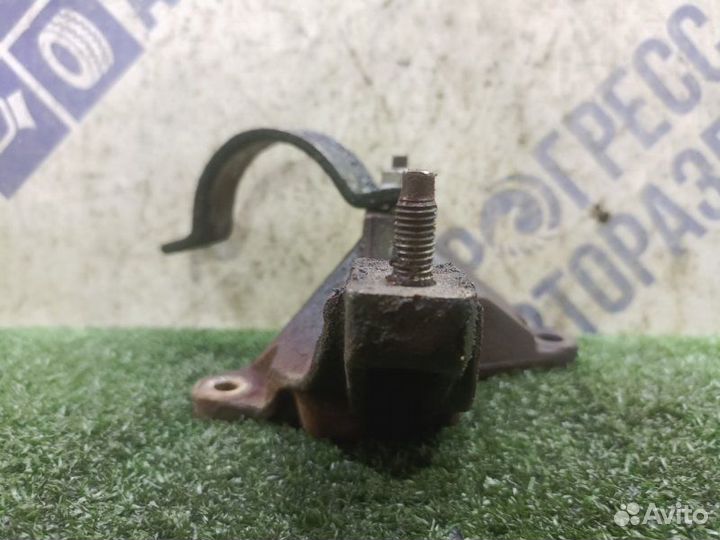 Кронштейн Ford Fusion хэтчбек 1.6 fyja 2008