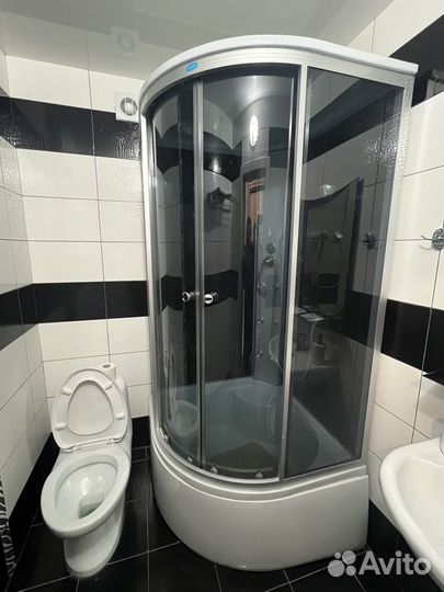 Душевая кабина,туалет,раковина