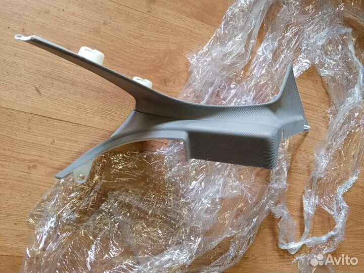 Накладка правой стойки BMW F 07