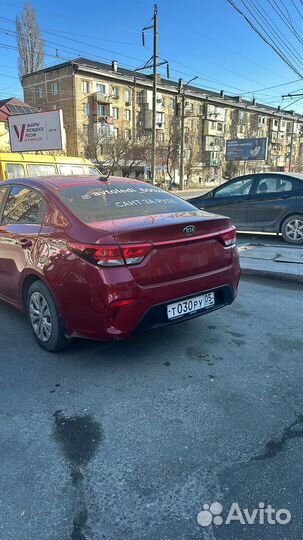 Автоинструктор по вождению женщина