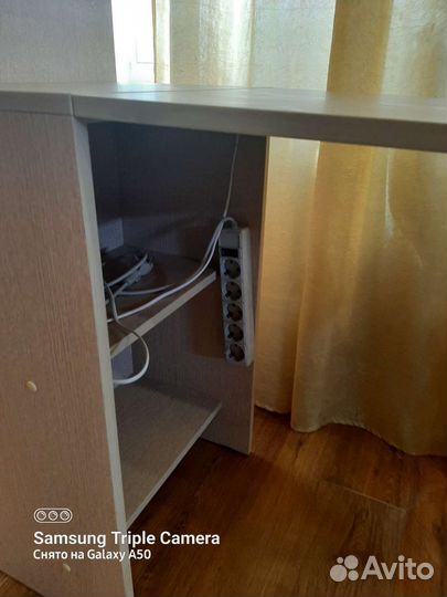 Маникюрный стол складной