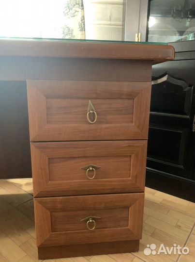 Письменный стол для кабинета