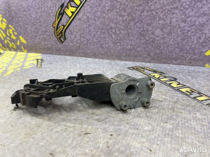 Соединительный шток зеркала правого Лансер 10