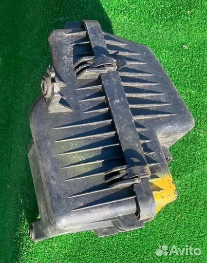 Корпус воздушного фильтра Kia Sorento 2.5 2004