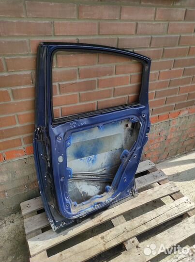 Дверь задняя правая Volkswagen Passat B5