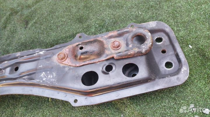 Балка под двс Toyota Corolla Fielder NZE124 1NZ-FE