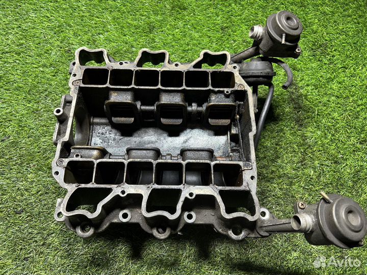 Впускной коллектор Mercedes Benz E-Class