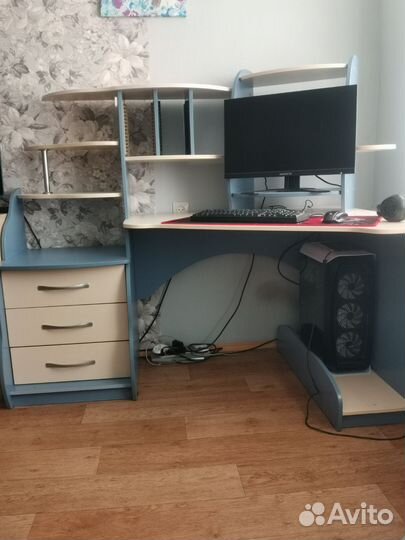 Компьютерный стол