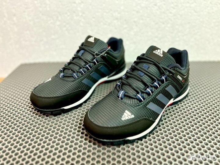 Кроссовки Adidas универсальные