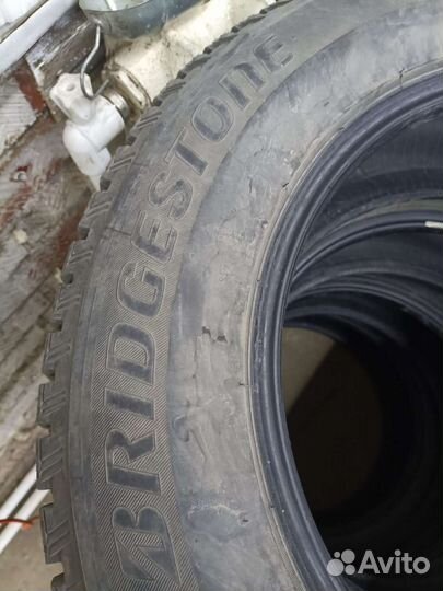 Bridgestone Blizzak Spike-01 235/65 R17 108T