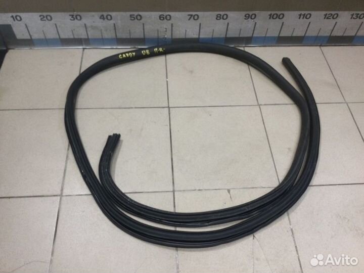 Уплотнитель двери передней передний правый