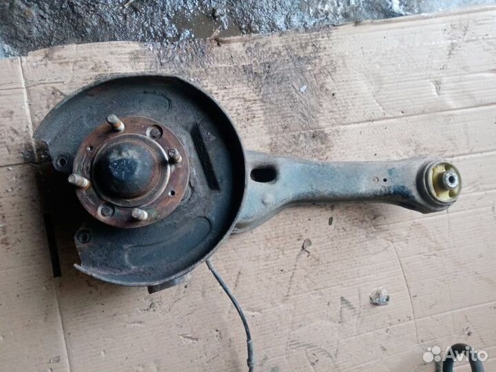 Рычаг продольный задний левый Mitsubishi Carisma