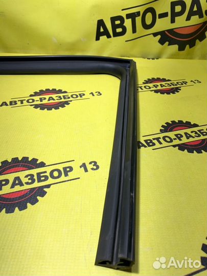 Уплотнитель стекла двери передний левый Kia Ceed 3