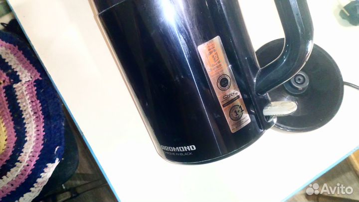 Электрочайник Redmond 1.7 литров