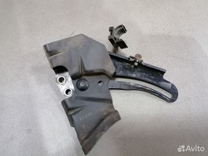 Кронштейн генератора Nissan Primera P11 1997