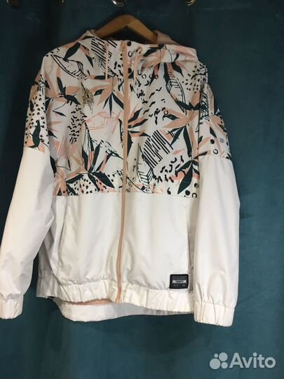 Ветровка женская