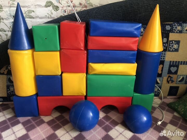 Детский пластмассовый конструктор