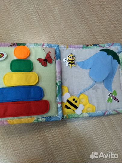 Мягкая развивающая книжка