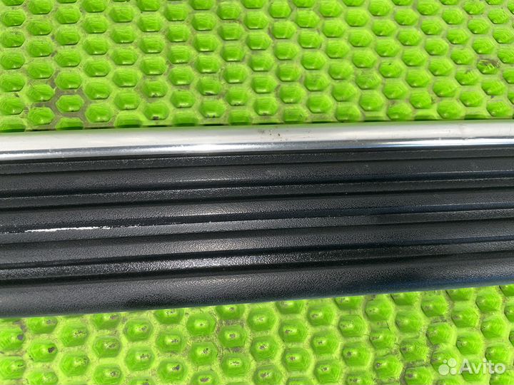 Молдинг заднего правого крыла Chevrolet Tahoe GMT4