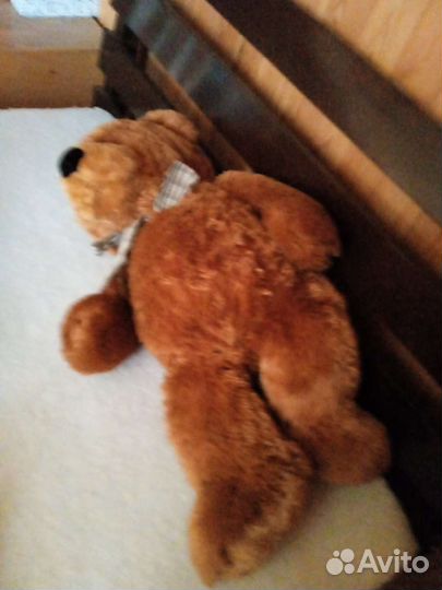 Большой плюшевый медведь