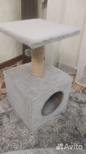 Кошачий домик с когтеточкой