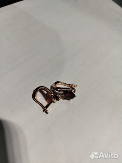 Золотые серьги с гранатом 585