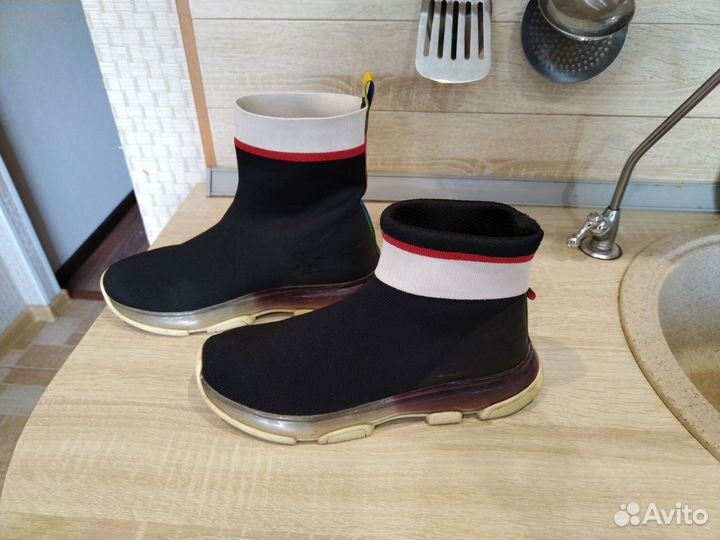 Кроссовки женские