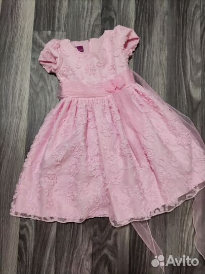 Нарядное платье на девочку 104- 110