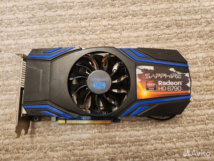 4 видеокарты одним лотом