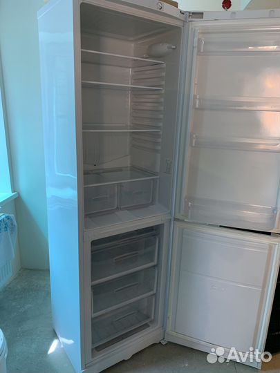 Холодильник Indesit BIA20