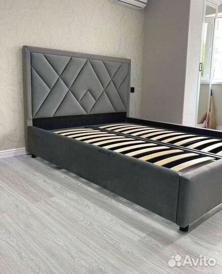 Кровать с мягким изголовьем