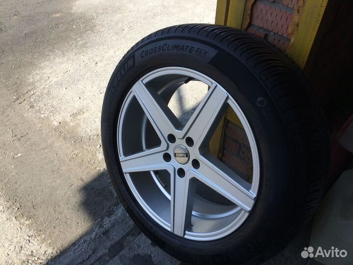 Летняя резина Michelin Cross 235/55 R19 на дисках
