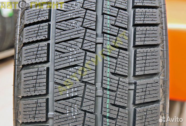 Kapsen SnowShoes AW33 245/40 R18